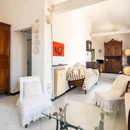 Apartament La Terrazza In Centro, Genua